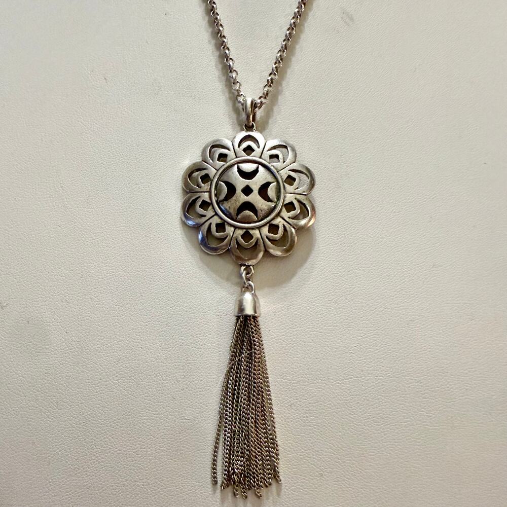 🎊HP!🎊 Lucky Brand Silver-Plated Floral Tassel Long Pendant Necklace - Picture 9 of 9